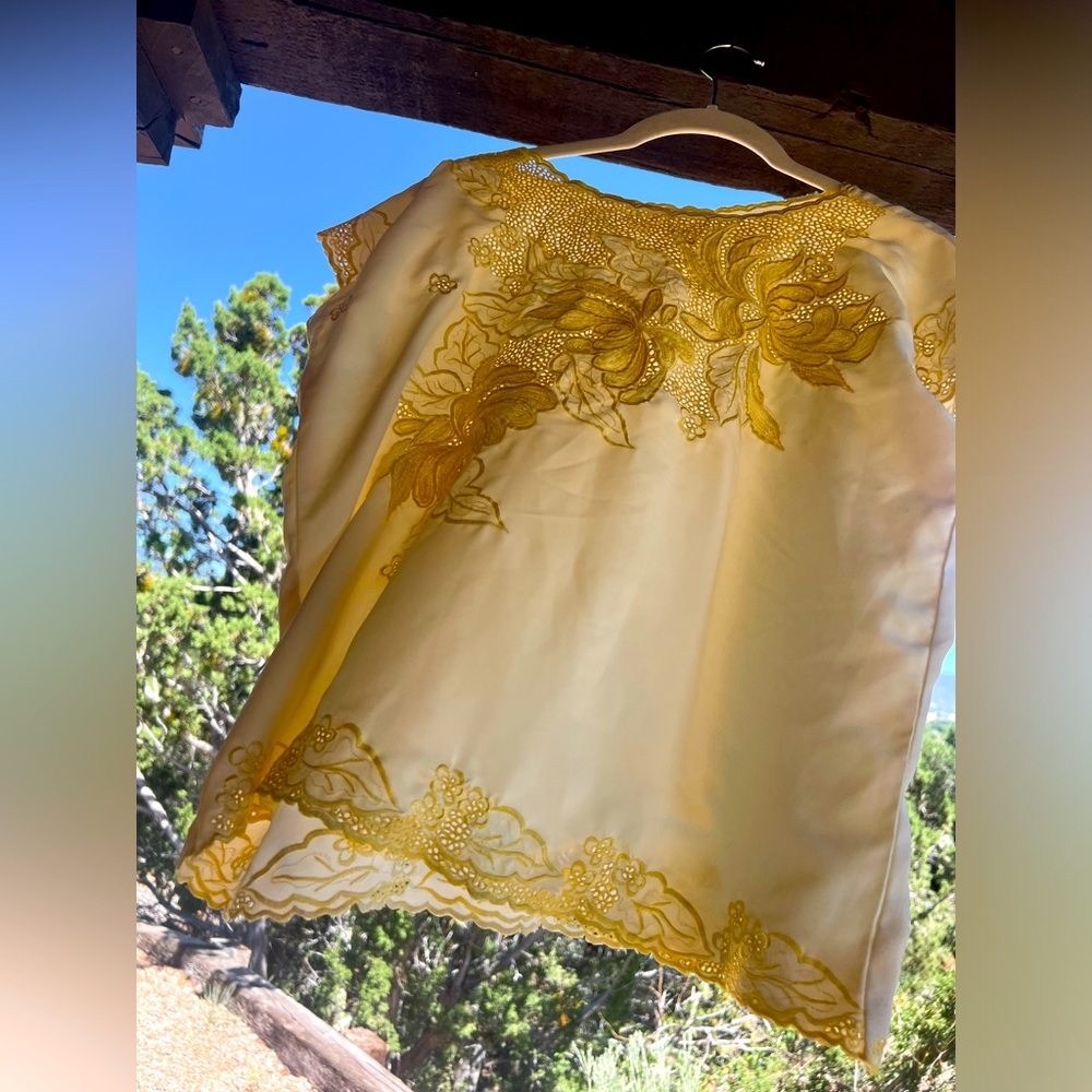 Vintage Floral Cutwork Embroidered Yellow Short Sleeve Top